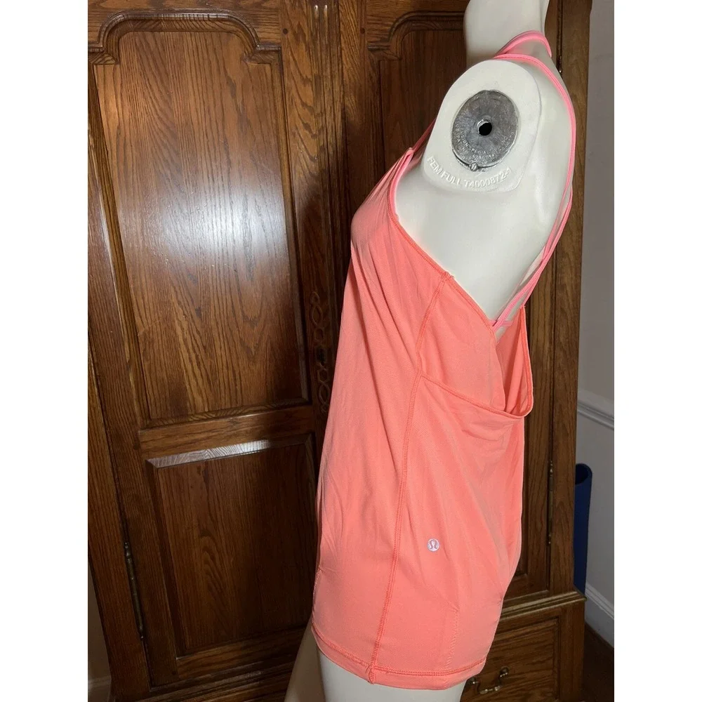 Lululemon   Flow & Go Tank Top w/ Built In Bra sz 4 Damaged With Snags